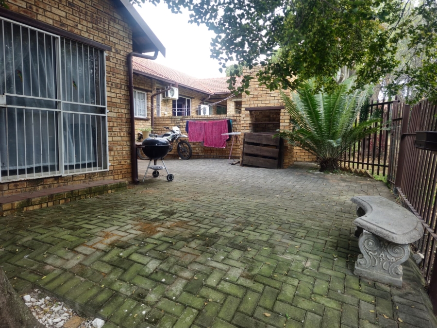 4 Bedroom Property for Sale in Safari Gardens North West